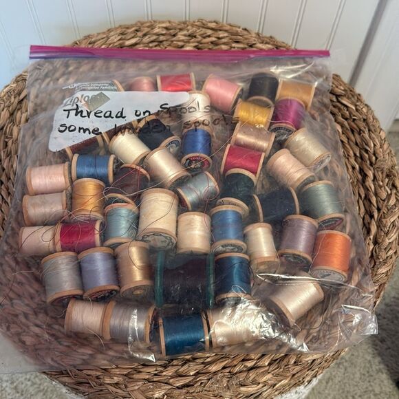Vintage Assorted Sewing Thread Spools (some wooden spools) - Great Condition - Picture 1 of 10